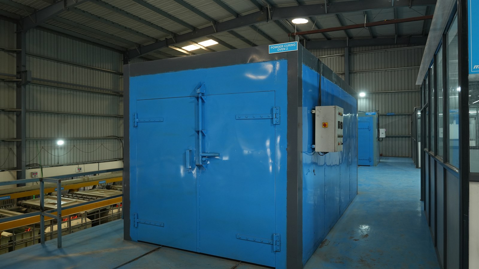 Powder application on metal parts